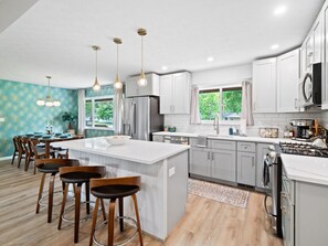 Fridge, microwave, oven, stovetop - Spacious and Luxury Designed Ranch with Game Room (Strongsville)