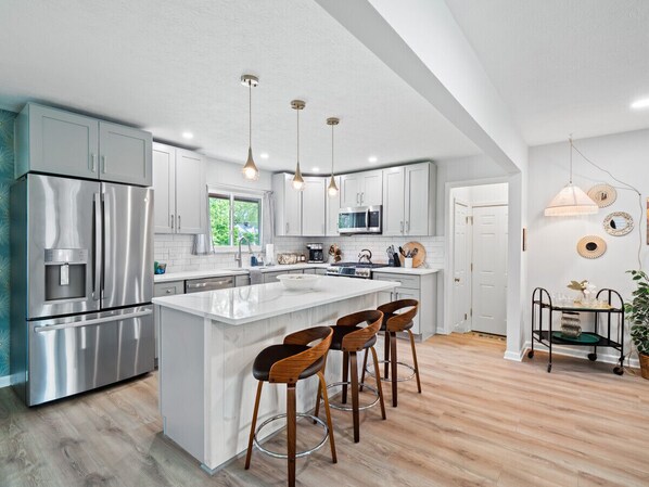 Fridge, microwave, oven, stovetop - Spacious and Luxury Designed Ranch with Game Room (Strongsville)