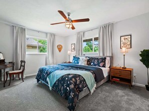 3 bedrooms, iron/ironing board, free WiFi, bed sheets - Cozy retreat w/ game room & BBQ grill (Strongsville)