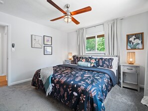 4 bedrooms, desk, iron/ironing board, free WiFi