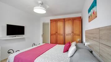 2 slaapkamers, een strijkplank/strijkijzer, gratis wifi, beddengoed
