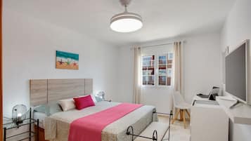 2 slaapkamers, een strijkplank/strijkijzer, gratis wifi, beddengoed