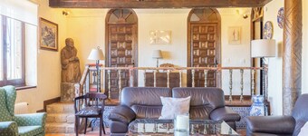 Country House 'Casa Rural Las Yernas' with Mountain View, Private Pool and Wi-Fi