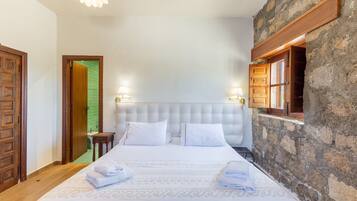 7 bedrooms, iron/ironing board, free WiFi, bed sheets