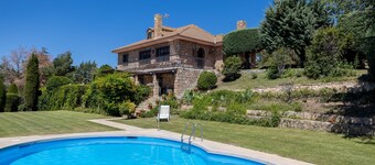 Maison de campagne "Casa Rural Las Yernas" avec vue sur les montagnes, piscine privée et Wi-Fi