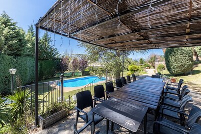 Country House 'Casa Rural Las Yernas' with Mountain View, Private Pool and Wi-Fi