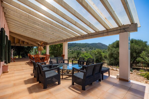 Outdoor dining - Holiday Home 'Aires Del Tomir' with Private Pool, Shared Terrace and Wi-Fi (Inca)