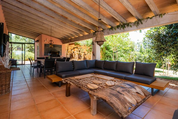 Outdoor dining - Holiday Home 'Aires Del Tomir' with Private Pool, Shared Terrace and Wi-Fi (Inca)