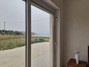 Interior - Room 'Vista Torre Sul Mare 2' with Shared Terrace, Wi-Fi and Air Conditioning (Siculiana)