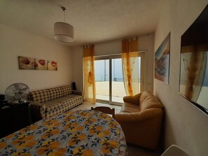 Living area - Room 'Vista Mare 3' with Shared Terrace, Wi-Fi and Air Conditioning (Siculiana)