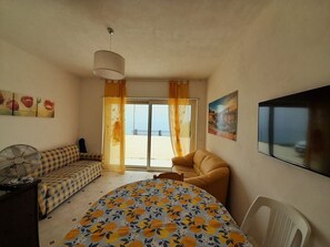 Living area - Room 'Vista Mare 3' with Shared Terrace, Wi-Fi and Air Conditioning (Siculiana)