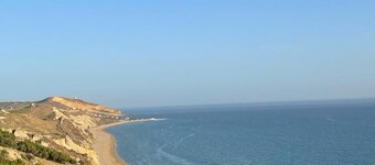 Camera 'Vista Mare 3' con terrazza condivisa, Wi-Fi e aria condizionata
