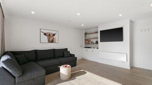 Smart TV - Mowamba B4 three bedroom apartment (Thredbo)