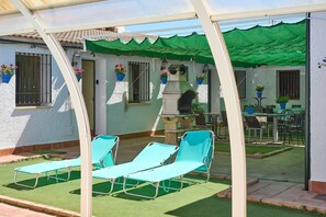 Outdoor dining - Rivero Rural Country House - Private and Indoor Pool, 10 Bedrooms, 22 Guests (Rivero de Posadas)