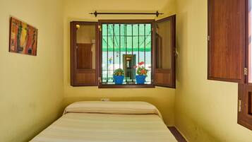 10 slaapkamers, een strijkplank/strijkijzer, gratis wifi