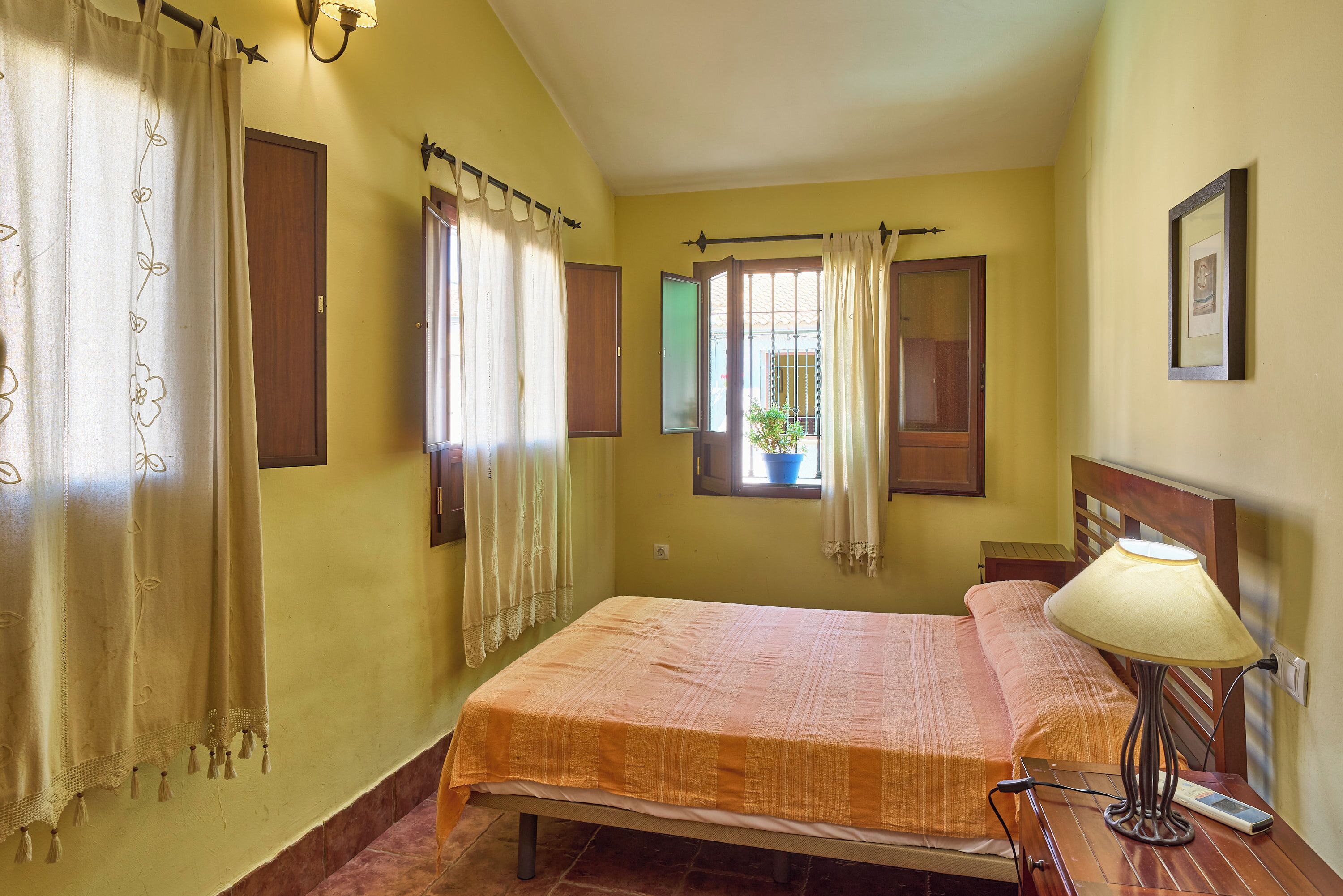 10 bedrooms, iron/ironing board, free WiFi