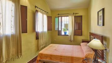 10 bedrooms, iron/ironing board, free WiFi