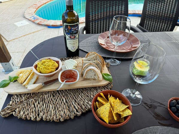 Outdoor dining - Villa 'Casa D’ Avó Lita' with Private Pool, Private Terrace and Wi-Fi (Falcoeiras)