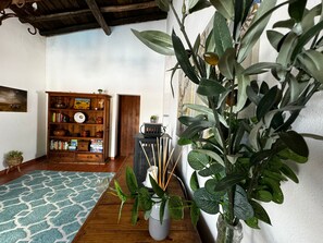 Interior - Villa 'Casa D’ Avó Lita' with Private Pool, Private Terrace and Wi-Fi (Falcoeiras)