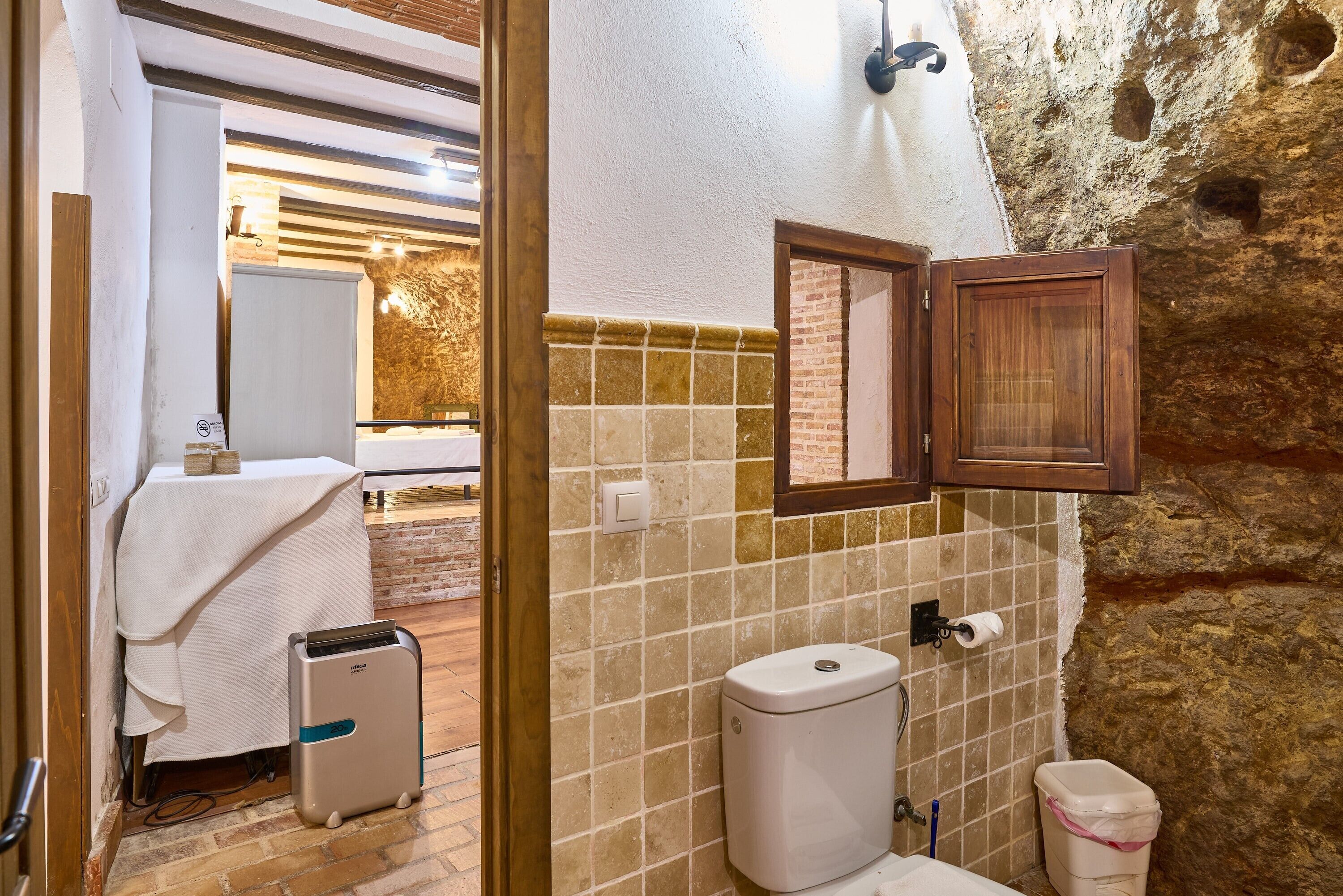 Douche, sèche-cheveux, serviettes fournies