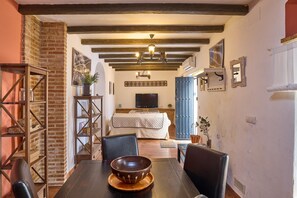 Dining - Apartment 'Casa El Pocito' with Wi-Fi and Air Conditioning (Peñaflor)