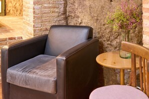 Property grounds - Apartment 'Casa El Pocito' with Wi-Fi and Air Conditioning (Peñaflor)