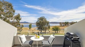 Outdoor dining - Horizons 410 apartment (Jindabyne)