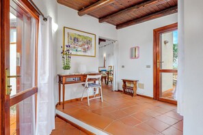 Interior - Villa 'Country House Sardinia' with Sea View, Wi-Fi and Air Conditioning (Olbia)