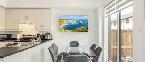 Micro-ondes, four, plaque de cuisson, lave-vaisselle