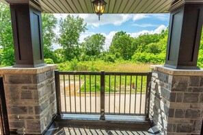 Property grounds - Chic Retreat Near Niagara Falls (Niagara Falls)