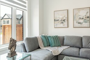 Smart TV - Chic Retreat Near Niagara Falls (Niagara Falls)