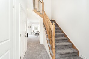 Interior - Chic Retreat Near Niagara Falls (Niagara Falls)