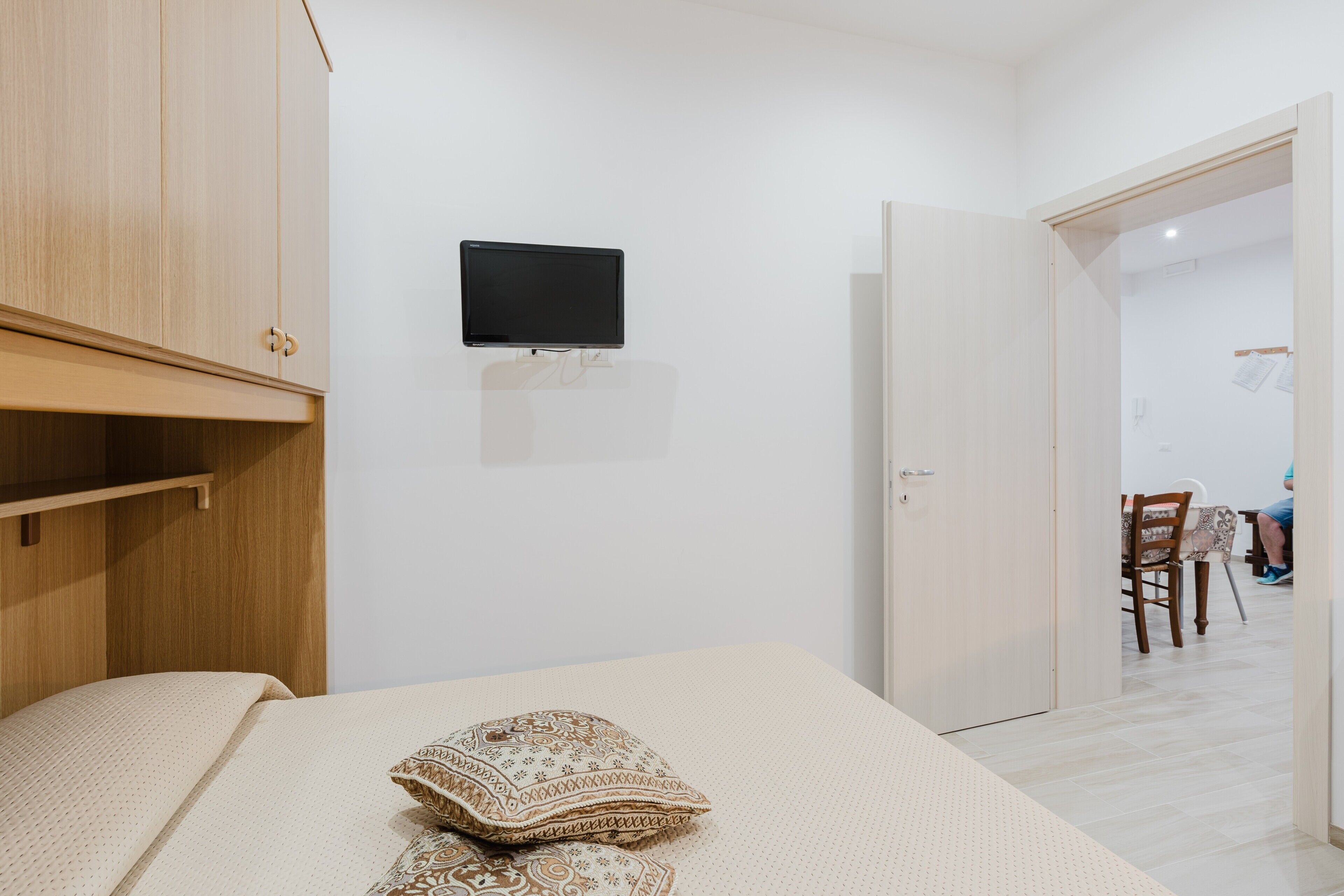 1 habitación, tabla de planchar con plancha, wifi gratis y ropa de cama 