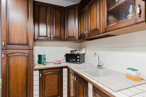 Fridge, microwave, stovetop, coffee/tea maker