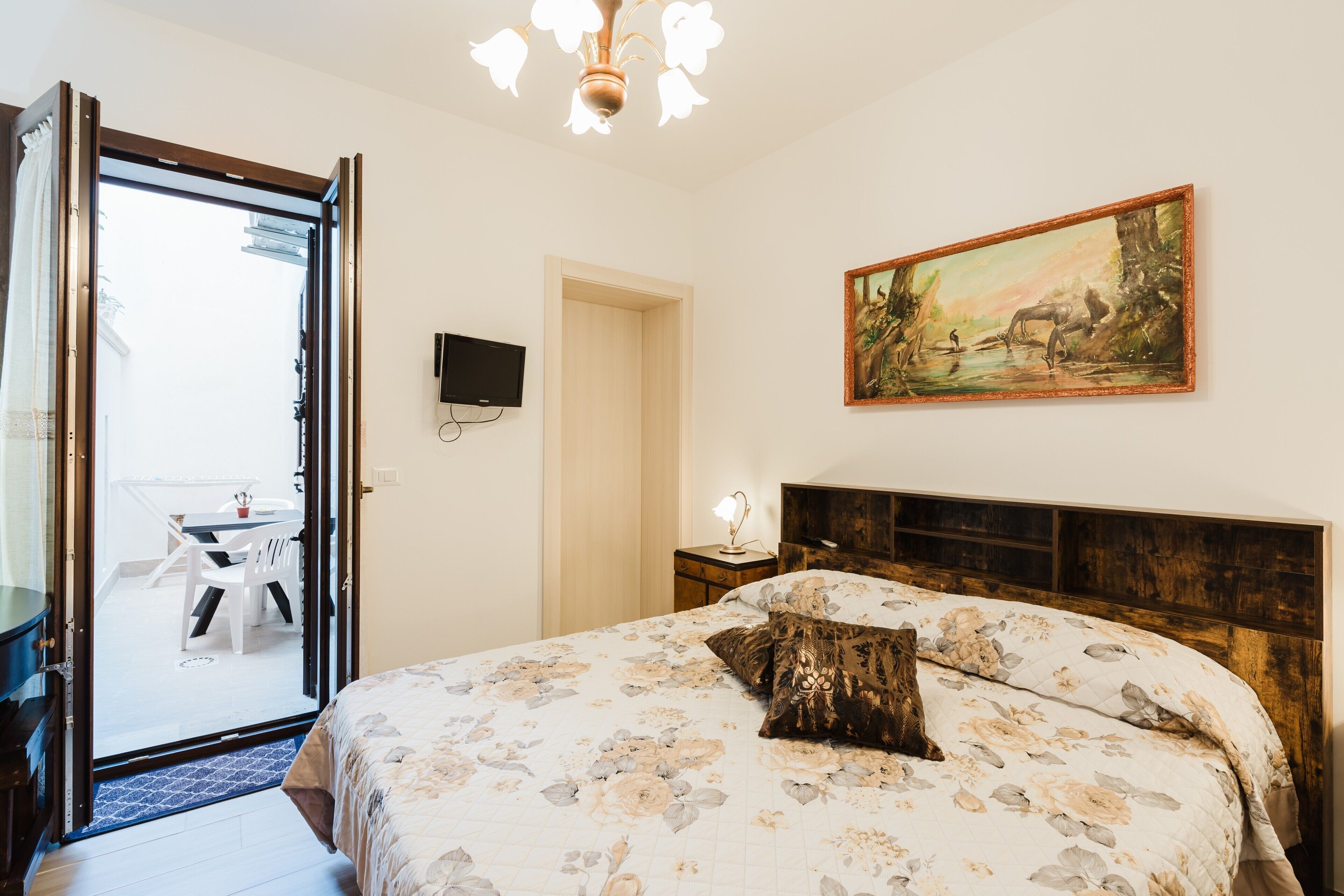 1 bedroom, desk, free WiFi, bed sheets