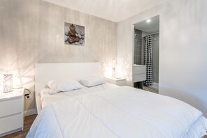 1 bedroom, iron/ironing board, free WiFi, bed sheets - Apartment 'Superbe F2 Spacieux' with Shared Pool, Wi-Fi and Air Conditioning (Saint-Raphaël)