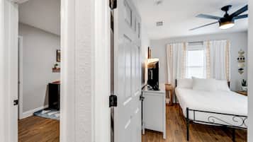3 bedrooms, desk, iron/ironing board, travel crib