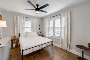 3 bedrooms, desk, iron/ironing board, travel cot