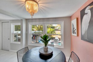 Dining - Pet-Friendly Pool Home + Games | Sleeps 8 | Tampa (Tampa)