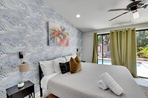 4 sovrum, skrivbord, strykjärn/strykbräda och resesäng