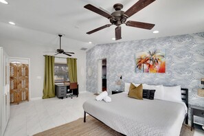 4 bedrooms, desk, iron/ironing board, travel cot - Pet-Friendly Pool Home + Games | Sleeps 8 | Tampa (Tampa)