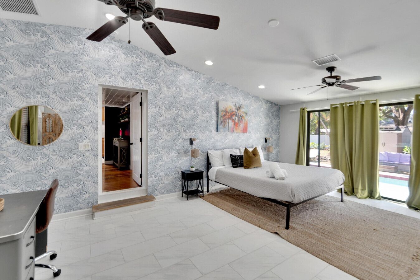 4 Schlafzimmer, Schreibtisch, Bügeleisen/Bügelbrett, Reisekinderbett