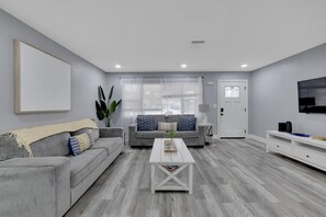 Smart TV y futbolito 