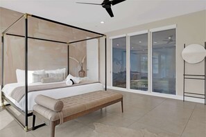 5 bedrooms, desk, iron/ironing board, travel crib