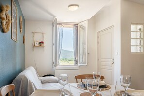 Interior - Apartment 'Gite Le Canigou 3 Stars' with Mountain View, Private Terrace and Wi-Fi (Prades)