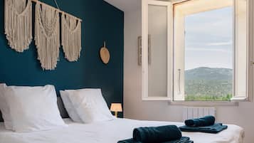 2 bedrooms, desk, iron/ironing board, free WiFi