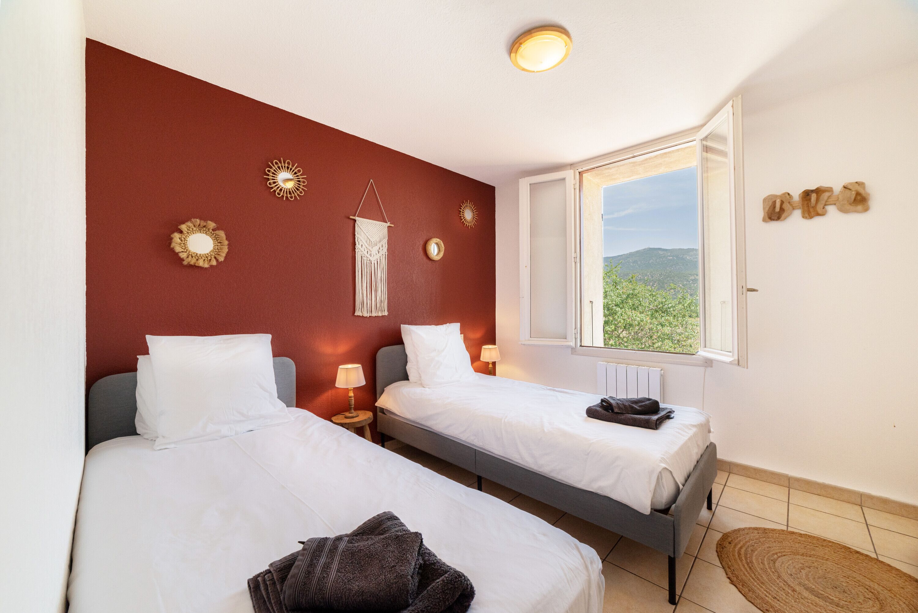 2 makuuhuonetta, silitysrauta/-lauta, ilmainen Wi-Fi, vuodevaatteet