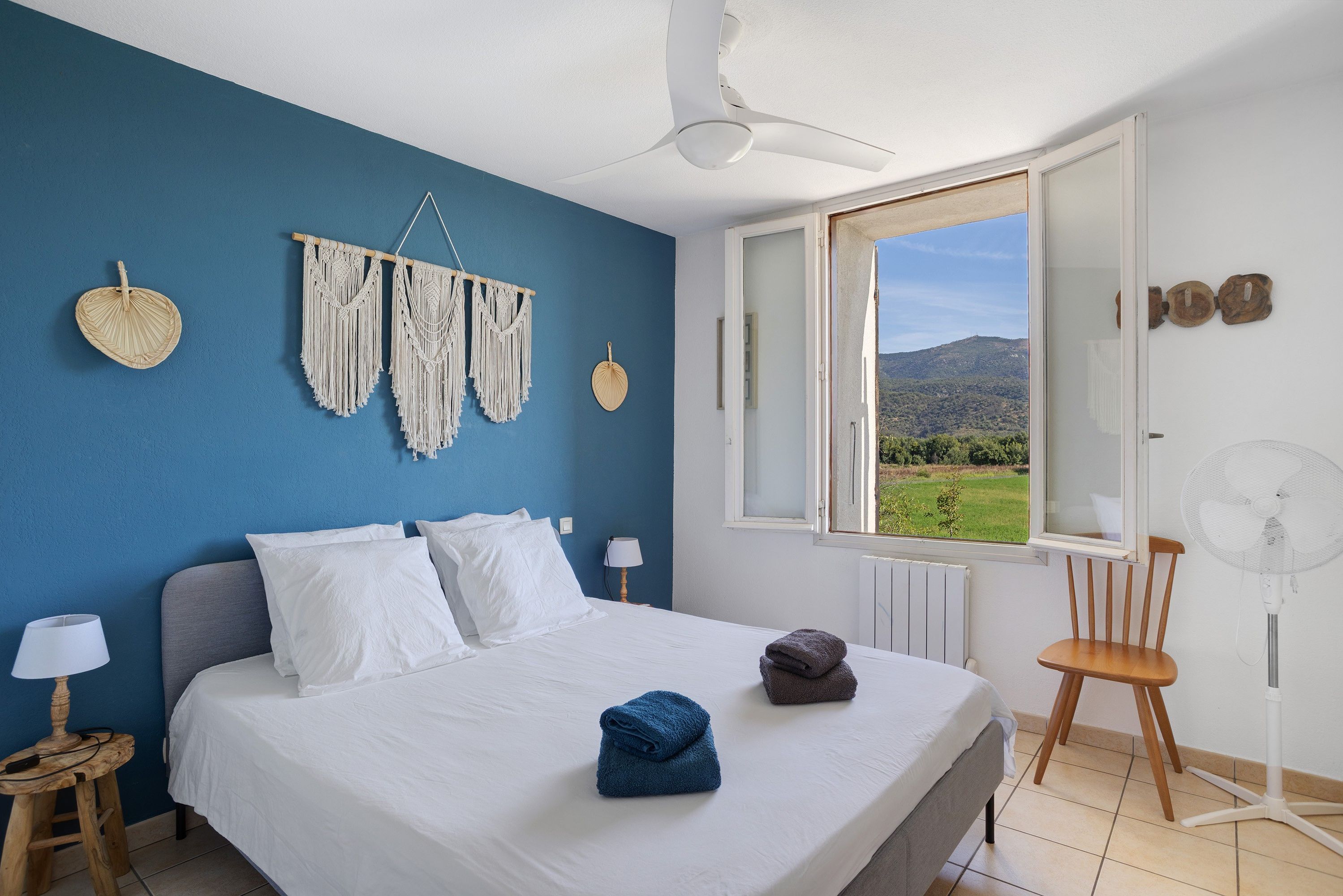 2 dormitorios, tabla de planchar con plancha, wifi gratis y ropa de cama