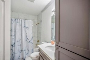 Bathroom - Medical Center-Downtown Houston Connection (Houston)