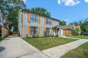 Exterior - Medical Center-Downtown Houston Connection (Houston)